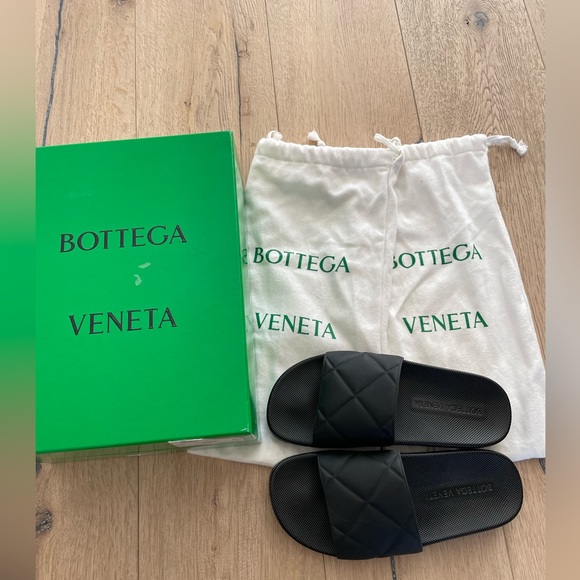Bottega Vaneta black quilted pool slides - Picture 7 of 9